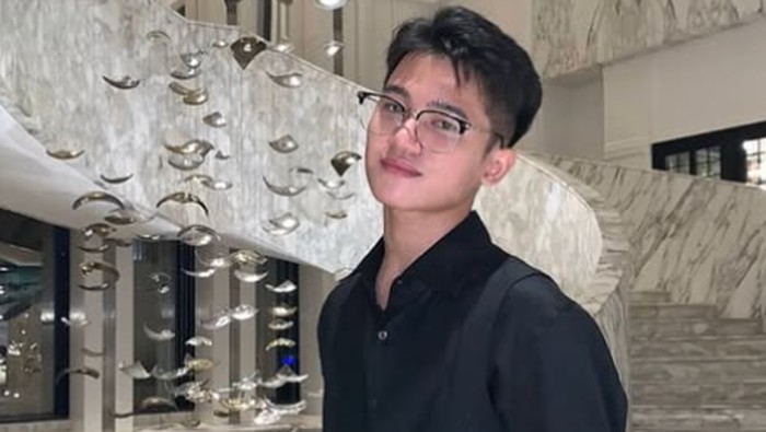 

Baca artikel detikKalimantan, "Polda Kalbar Tangkap Rizky Kabah di Rumahnya di Jakarta Pusat" selengkapnya https://www.detik.com/kalimantan/hukum-dan-kriminal/d-8141558/polda-kalbar-tangkap-rizky-kabah-di-rumahnya-di-jakarta-pusat.